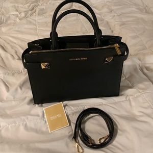 Black Michael Kors satchel (LIKE NEW)